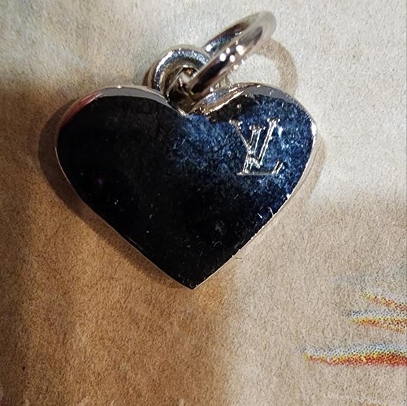 Louis Vuitton Heart Double Sided LV Charm/Replacement Zipper Pull- Silver - Picture 5 of 5